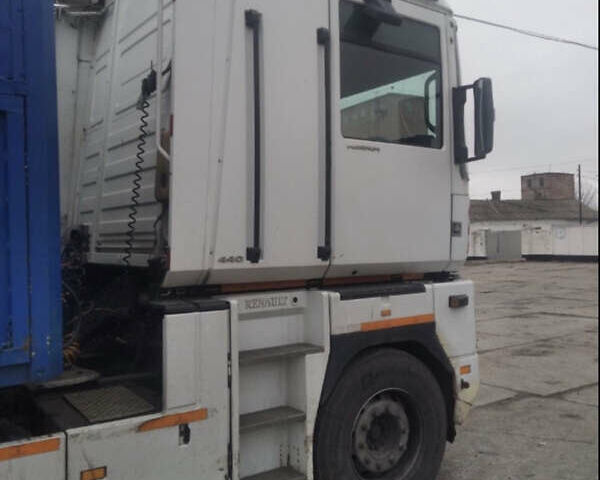 Белый Рено Магнум, объемом двигателя 11.93 л и пробегом 60 тыс. км за 11300 $, фото 1 на Automoto.ua