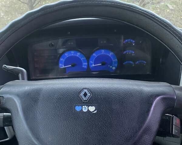 Белый Рено Магнум, объемом двигателя 11.9 л и пробегом 120 тыс. км за 6300 $, фото 5 на Automoto.ua