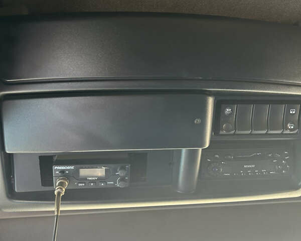 Белый Рено Магнум, объемом двигателя 11.93 л и пробегом 990 тыс. км за 7800 $, фото 9 на Automoto.ua