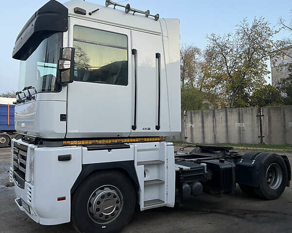 Белый Рено Магнум, объемом двигателя 0 л и пробегом 1000 тыс. км за 9000 $, фото 1 на Automoto.ua