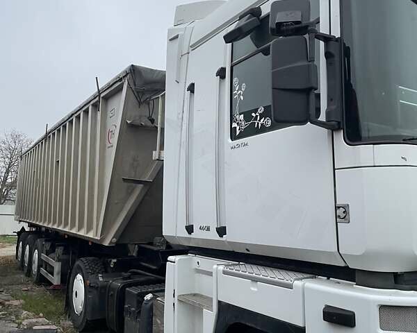 Белый Рено Магнум, объемом двигателя 12.9 л и пробегом 100 тыс. км за 21500 $, фото 2 на Automoto.ua