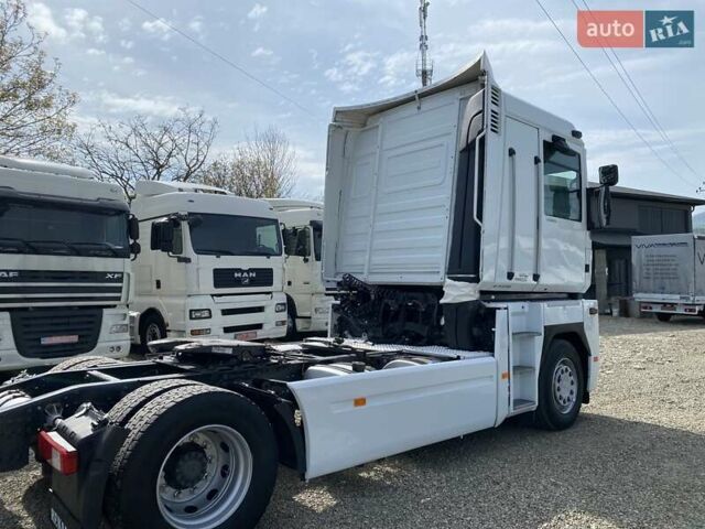 Белый Рено Магнум, объемом двигателя 12.9 л и пробегом 1 тыс. км за 10650 $, фото 6 на Automoto.ua