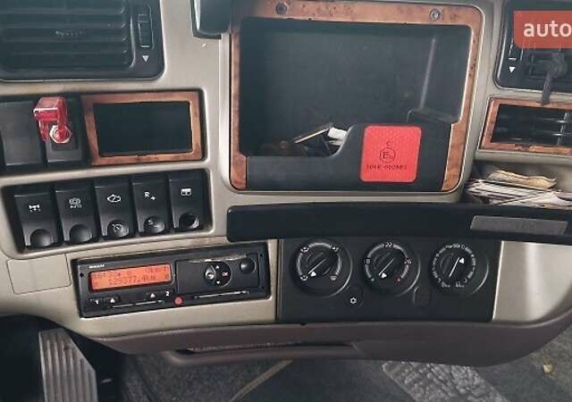 Білий Рено Магнум, об'ємом двигуна 12.8 л та пробігом 129 тис. км за 6652 $, фото 7 на Automoto.ua