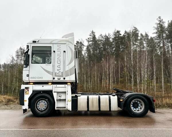 Белый Рено Магнум, объемом двигателя 12.78 л и пробегом 1 тыс. км за 9200 $, фото 11 на Automoto.ua