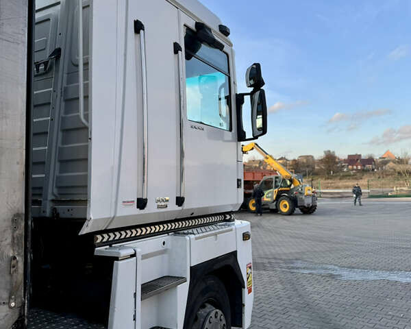 Белый Рено Магнум, объемом двигателя 12.78 л и пробегом 990 тыс. км за 12000 $, фото 14 на Automoto.ua