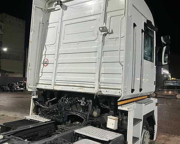 Белый Рено Магнум, объемом двигателя 12.78 л и пробегом 775 тыс. км за 10700 $, фото 5 на Automoto.ua