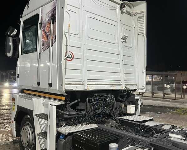 Белый Рено Магнум, объемом двигателя 12.78 л и пробегом 775 тыс. км за 10700 $, фото 9 на Automoto.ua