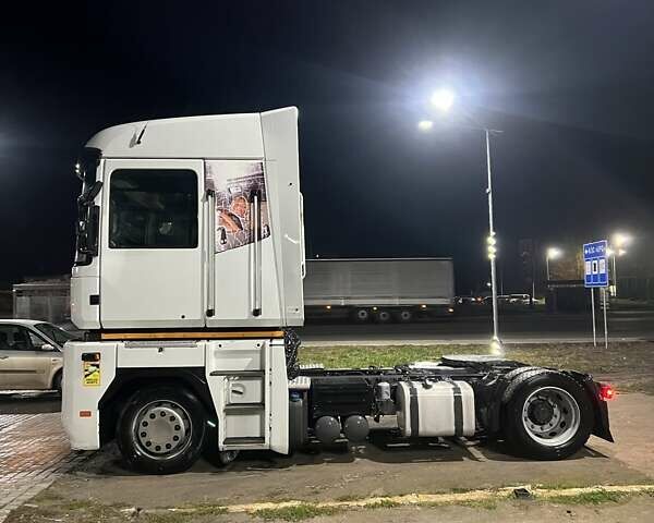 Белый Рено Магнум, объемом двигателя 12.78 л и пробегом 775 тыс. км за 10700 $, фото 10 на Automoto.ua