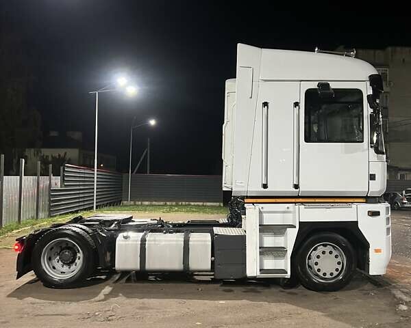 Белый Рено Магнум, объемом двигателя 12.78 л и пробегом 775 тыс. км за 10700 $, фото 4 на Automoto.ua