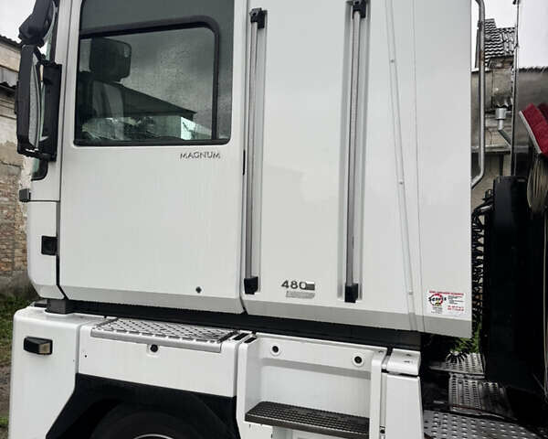 Белый Рено Магнум, объемом двигателя 12.9 л и пробегом 1 тыс. км за 21700 $, фото 6 на Automoto.ua