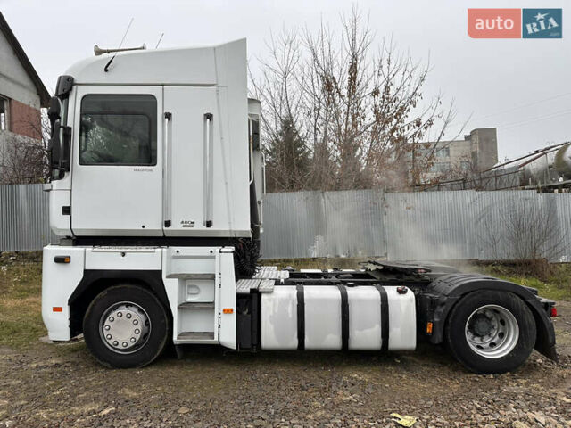 Белый Рено Магнум, объемом двигателя 12.9 л и пробегом 999 тыс. км за 12999 $, фото 2 на Automoto.ua