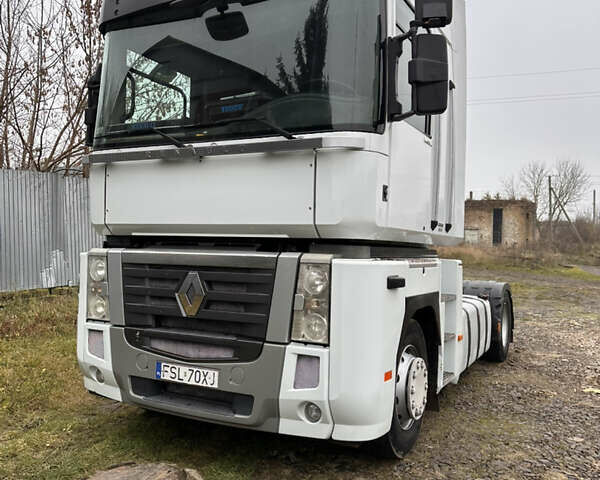 Белый Рено Магнум, объемом двигателя 12.9 л и пробегом 999 тыс. км за 12999 $, фото 4 на Automoto.ua