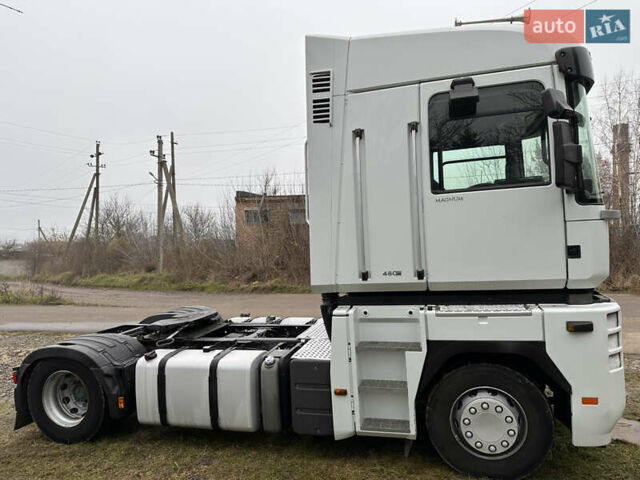 Белый Рено Магнум, объемом двигателя 12.9 л и пробегом 999 тыс. км за 12999 $, фото 6 на Automoto.ua