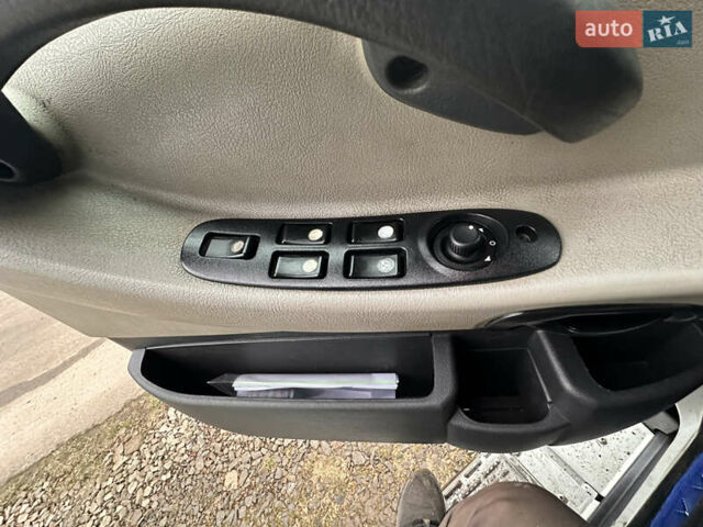 Белый Рено Магнум, объемом двигателя 12.9 л и пробегом 999 тыс. км за 12999 $, фото 17 на Automoto.ua