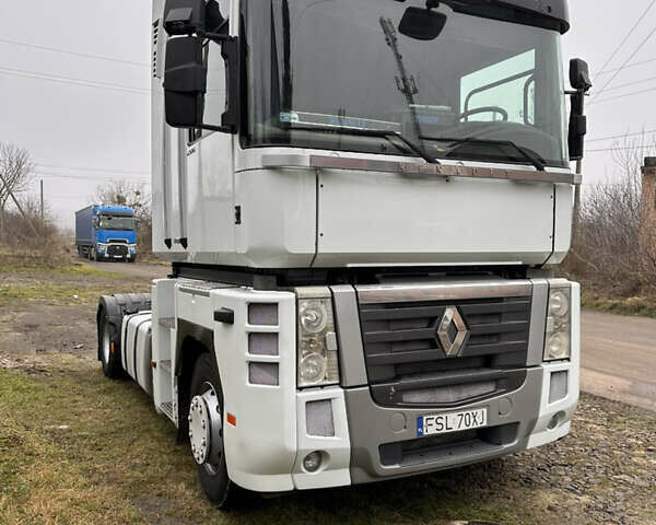 Белый Рено Магнум, объемом двигателя 12.9 л и пробегом 999 тыс. км за 12999 $, фото 5 на Automoto.ua