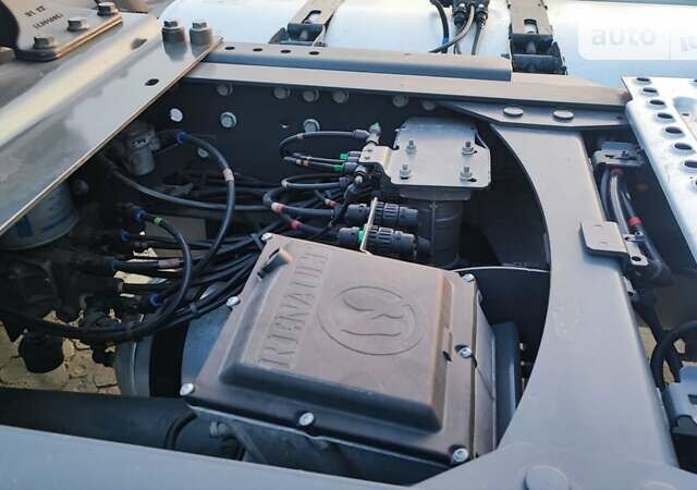 Белый Рено Магнум, объемом двигателя 12.9 л и пробегом 738 тыс. км за 22988 $, фото 14 на Automoto.ua