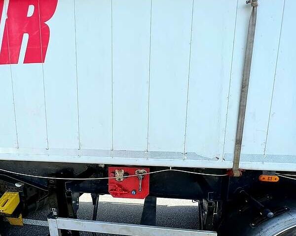 Красный Рено Магнум, объемом двигателя 12.9 л и пробегом 2 тыс. км за 31300 $, фото 17 на Automoto.ua
