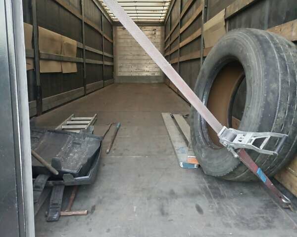Красный Рено Магнум, объемом двигателя 12.9 л и пробегом 980 тыс. км за 25500 $, фото 5 на Automoto.ua