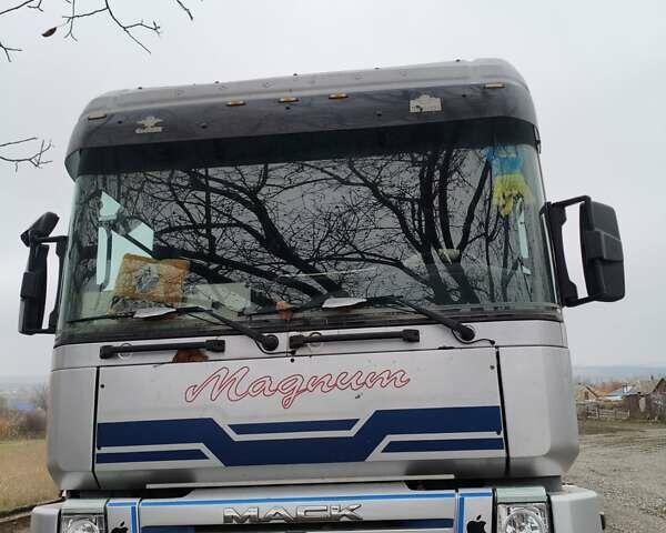 Серый Рено Магнум, объемом двигателя 11.93 л и пробегом 940 тыс. км за 11200 $, фото 2 на Automoto.ua
