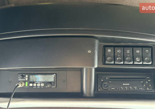 Синий Рено Магнум, объемом двигателя 12.9 л и пробегом 1000 тыс. км за 10000 $, фото 10 на Automoto.ua