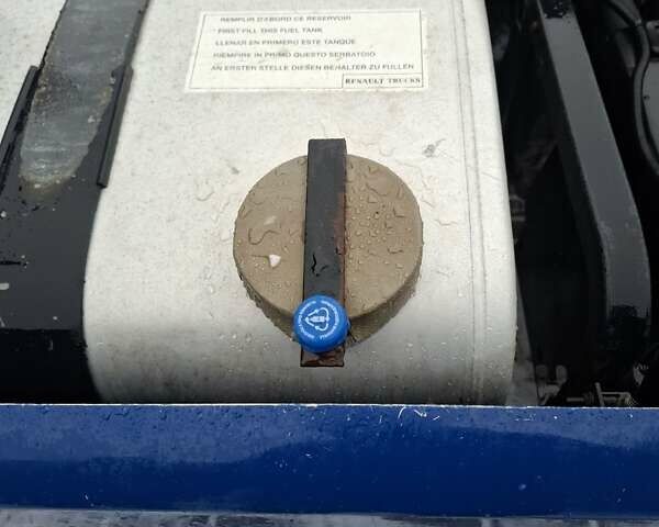 Синий Рено Магнум, объемом двигателя 12.8 л и пробегом 675 тыс. км за 17500 $, фото 17 на Automoto.ua