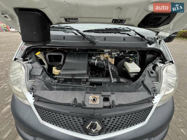 Белый Рено Mascott, объемом двигателя 2.95 л и пробегом 500 тыс. км за 17950 $, фото 58 на Automoto.ua