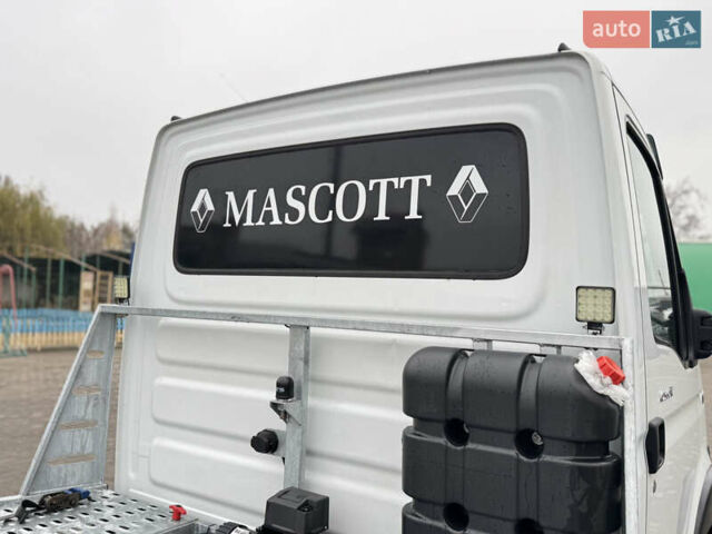 Белый Рено Mascott, объемом двигателя 2.95 л и пробегом 500 тыс. км за 17950 $, фото 23 на Automoto.ua