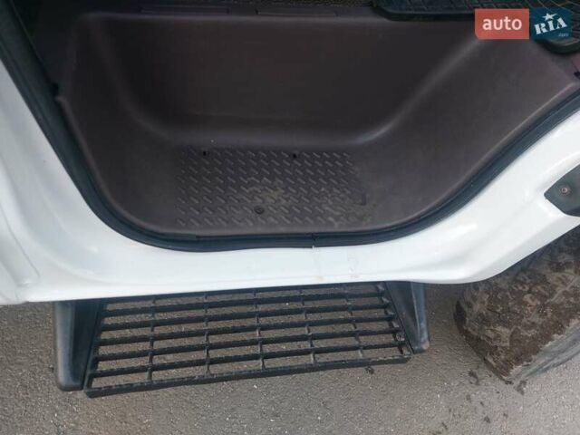 Білий Рено Mascott, об'ємом двигуна 2.8 л та пробігом 560 тис. км за 8300 $, фото 10 на Automoto.ua