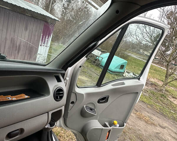 Белый Рено Mascott, объемом двигателя 2.95 л и пробегом 470 тыс. км за 14000 $, фото 6 на Automoto.ua