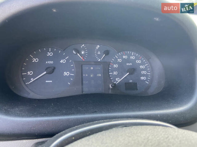 Білий Рено Mascott, об'ємом двигуна 2.8 л та пробігом 330 тис. км за 8500 $, фото 6 на Automoto.ua