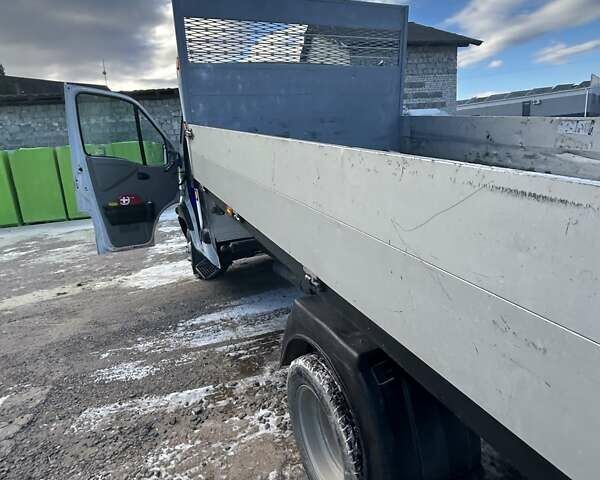 Білий Рено Mascott, об'ємом двигуна 2.8 л та пробігом 250 тис. км за 11800 $, фото 1 на Automoto.ua