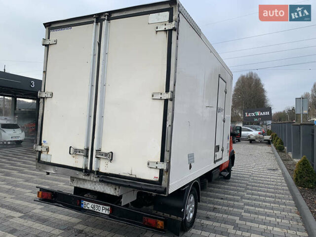 Красный Рено Mascott, объемом двигателя 2.8 л и пробегом 700 тыс. км за 5300 $, фото 5 на Automoto.ua