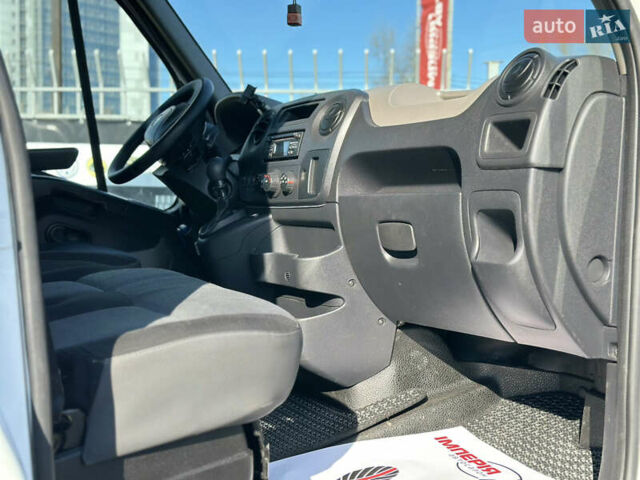 Белый Рено Мастер, объемом двигателя 2.3 л и пробегом 257 тыс. км за 14400 $, фото 17 на Automoto.ua