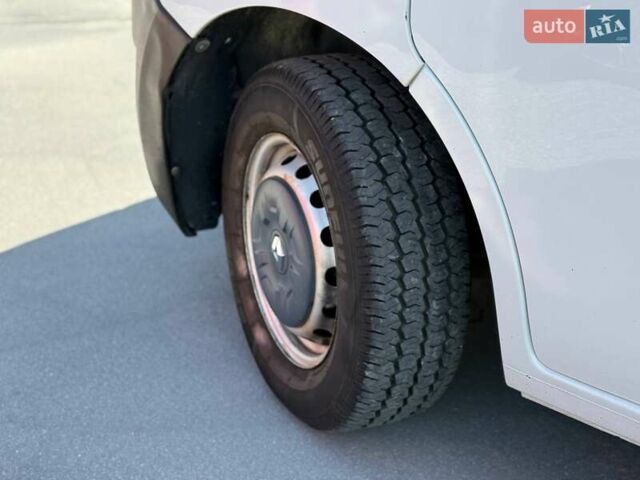 Белый Рено Мастер, объемом двигателя 2.3 л и пробегом 220 тыс. км за 16498 $, фото 7 на Automoto.ua