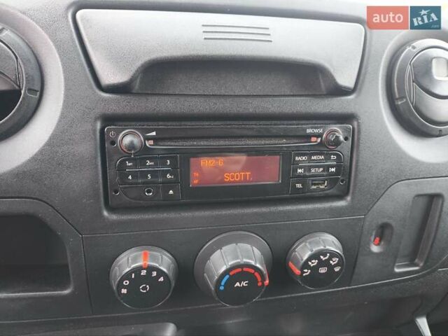 Белый Рено Мастер, объемом двигателя 2.3 л и пробегом 350 тыс. км за 17000 $, фото 19 на Automoto.ua