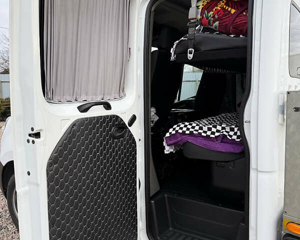 Белый Рено Мастер, объемом двигателя 2.3 л и пробегом 399 тыс. км за 18600 $, фото 4 на Automoto.ua