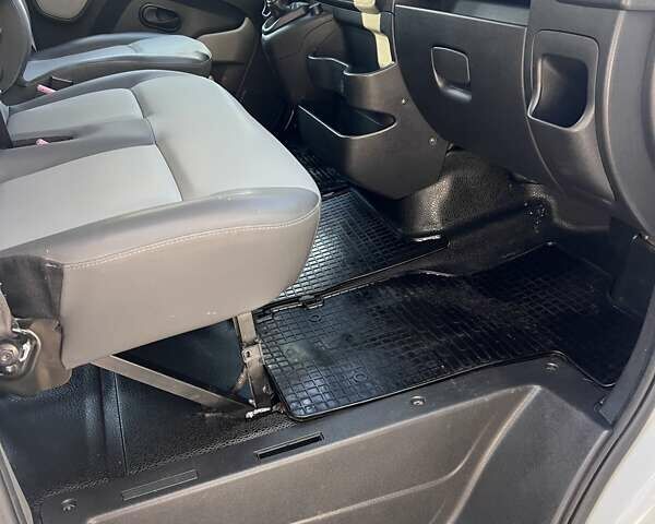 Белый Рено Мастер, объемом двигателя 2.3 л и пробегом 211 тыс. км за 22500 $, фото 21 на Automoto.ua