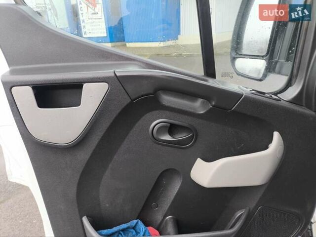 Белый Рено Мастер, объемом двигателя 2.3 л и пробегом 350 тыс. км за 17000 $, фото 27 на Automoto.ua