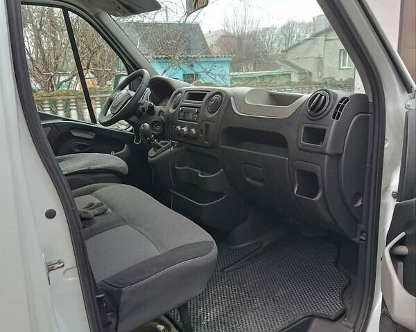 Белый Рено Мастер, объемом двигателя 2.3 л и пробегом 351 тыс. км за 16500 $, фото 6 на Automoto.ua