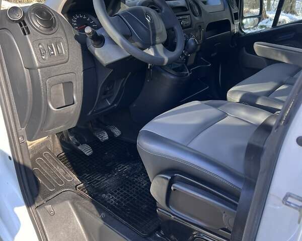 Белый Рено Мастер, объемом двигателя 2.3 л и пробегом 211 тыс. км за 22500 $, фото 2 на Automoto.ua