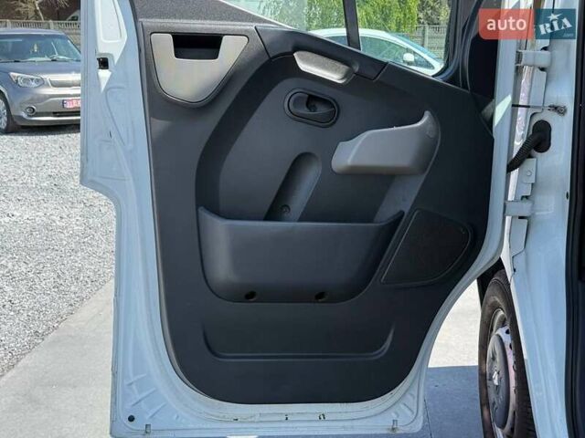 Белый Рено Мастер, объемом двигателя 2.3 л и пробегом 220 тыс. км за 16498 $, фото 12 на Automoto.ua