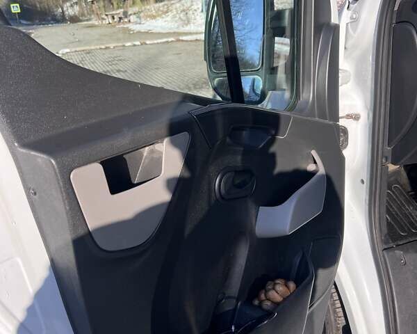 Белый Рено Мастер, объемом двигателя 2.3 л и пробегом 211 тыс. км за 22500 $, фото 11 на Automoto.ua