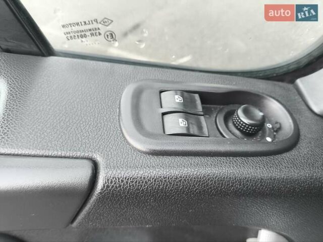 Белый Рено Мастер, объемом двигателя 2.3 л и пробегом 350 тыс. км за 17000 $, фото 35 на Automoto.ua