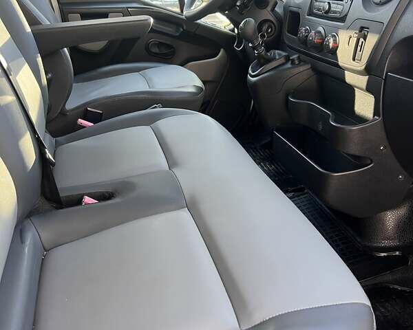 Белый Рено Мастер, объемом двигателя 2.3 л и пробегом 211 тыс. км за 22500 $, фото 17 на Automoto.ua