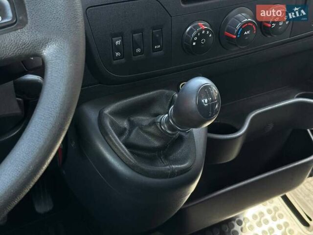 Белый Рено Мастер, объемом двигателя 2.3 л и пробегом 220 тыс. км за 16498 $, фото 30 на Automoto.ua