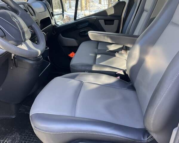 Белый Рено Мастер, объемом двигателя 2.3 л и пробегом 211 тыс. км за 22500 $, фото 5 на Automoto.ua