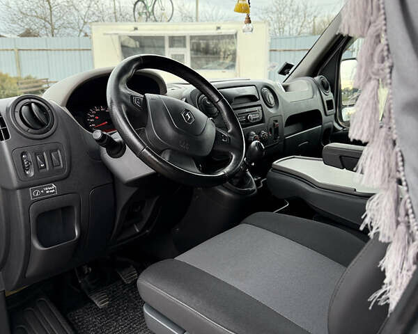 Белый Рено Мастер, объемом двигателя 2.3 л и пробегом 399 тыс. км за 18600 $, фото 2 на Automoto.ua