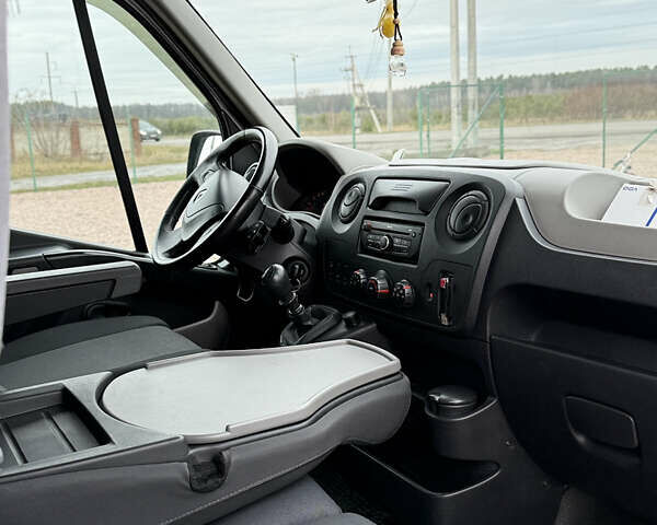 Белый Рено Мастер, объемом двигателя 2.3 л и пробегом 399 тыс. км за 18600 $, фото 14 на Automoto.ua