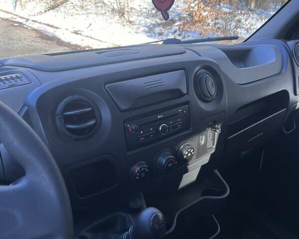 Белый Рено Мастер, объемом двигателя 2.3 л и пробегом 211 тыс. км за 22500 $, фото 4 на Automoto.ua