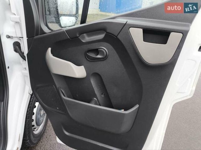 Белый Рено Мастер, объемом двигателя 2.3 л и пробегом 350 тыс. км за 17000 $, фото 30 на Automoto.ua